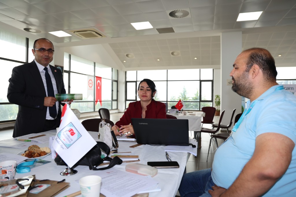 Prof. Dr. Haşim Kelebek demonstrating the Heritage Game application to regional stakeholders in Adana, 22 May 2026